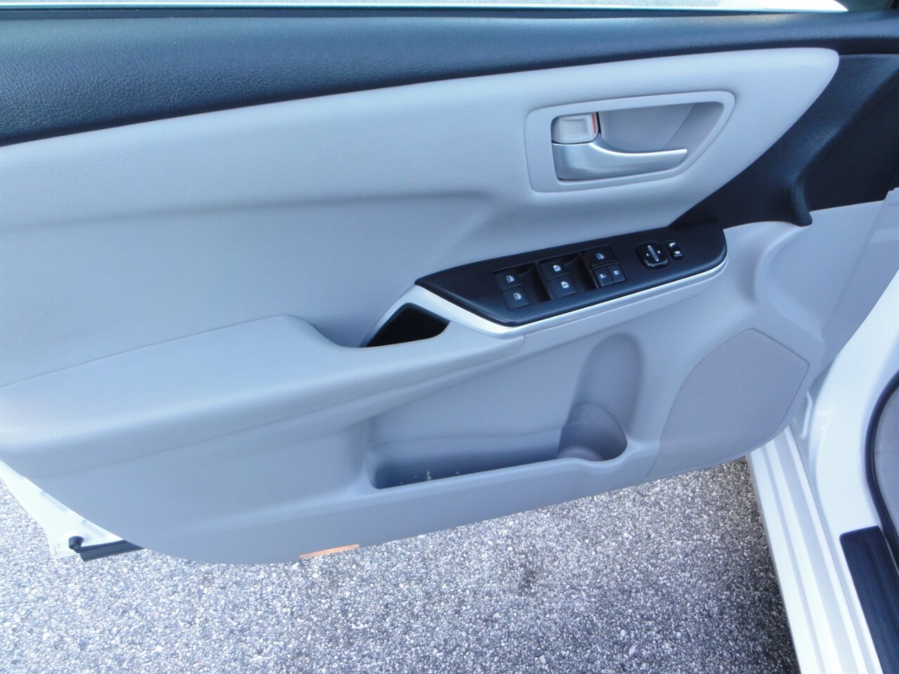 2016 Toyota Camry Hybrid LE   - Photo 29 - Deland, FL 32720