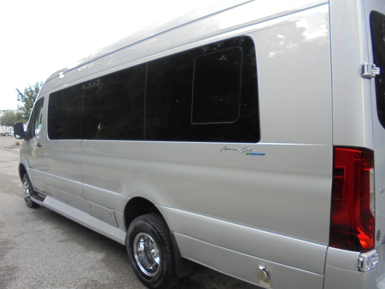 2021 Mercedes-Benz Sprinter 3500XD Patriot  American coach Freedom - Photo 10 - Deland, FL 32720