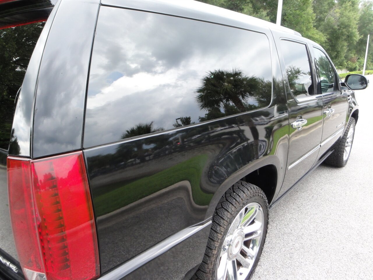 2009 Cadillac Escalade ESV Premium - Photo 13 - Deland, FL 32720