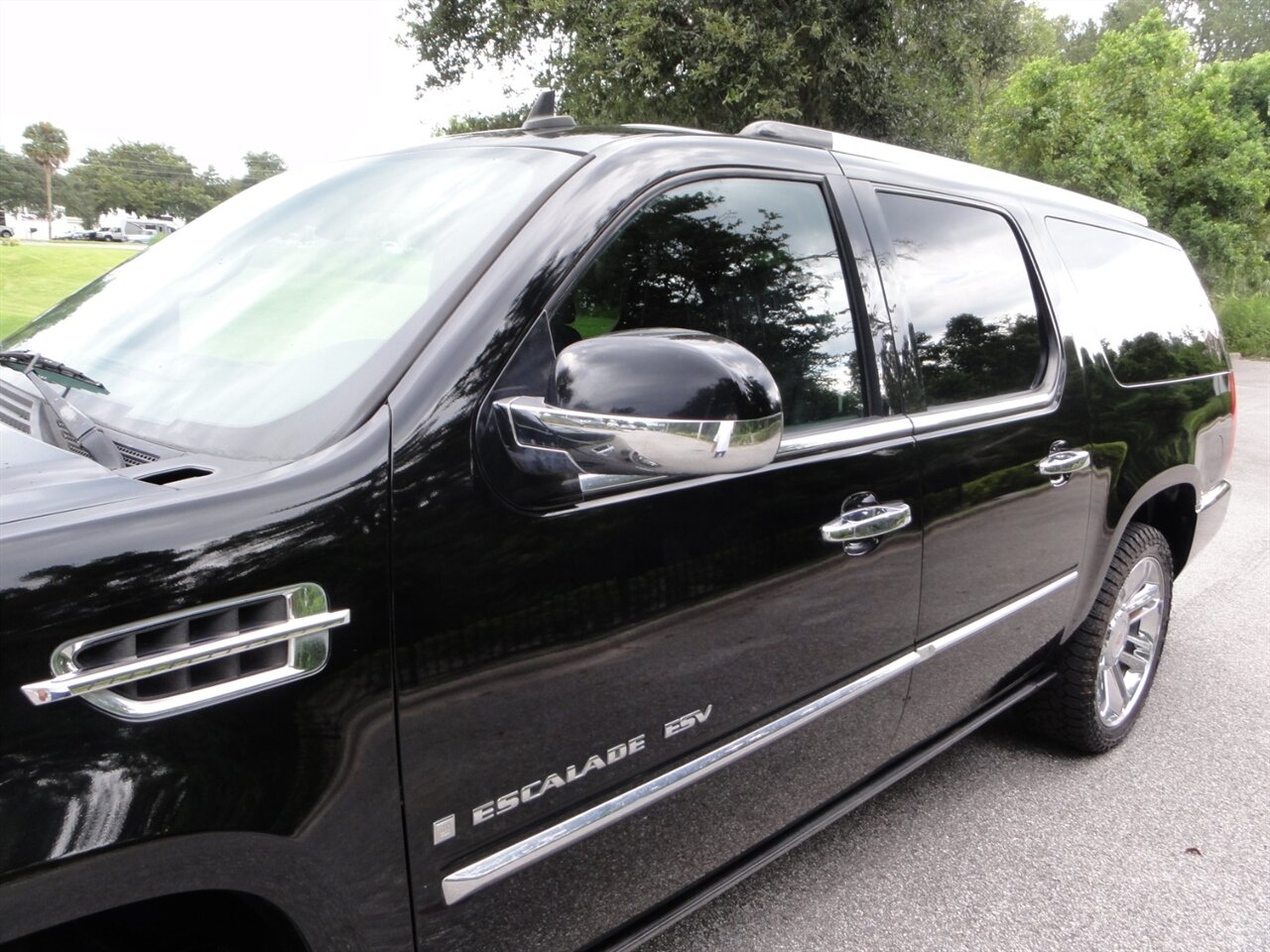 2009 Cadillac Escalade ESV Premium - Photo 11 - Deland, FL 32720