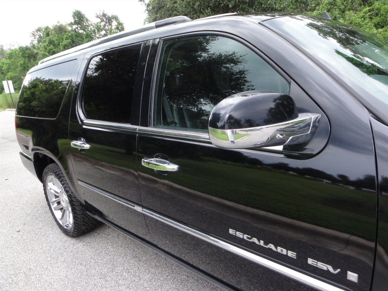 2009 Cadillac Escalade ESV Premium - Photo 10 - Deland, FL 32720