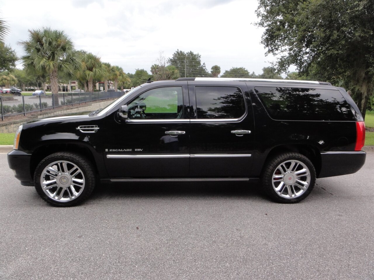2009 Cadillac Escalade ESV Premium - Photo 16 - Deland, FL 32720
