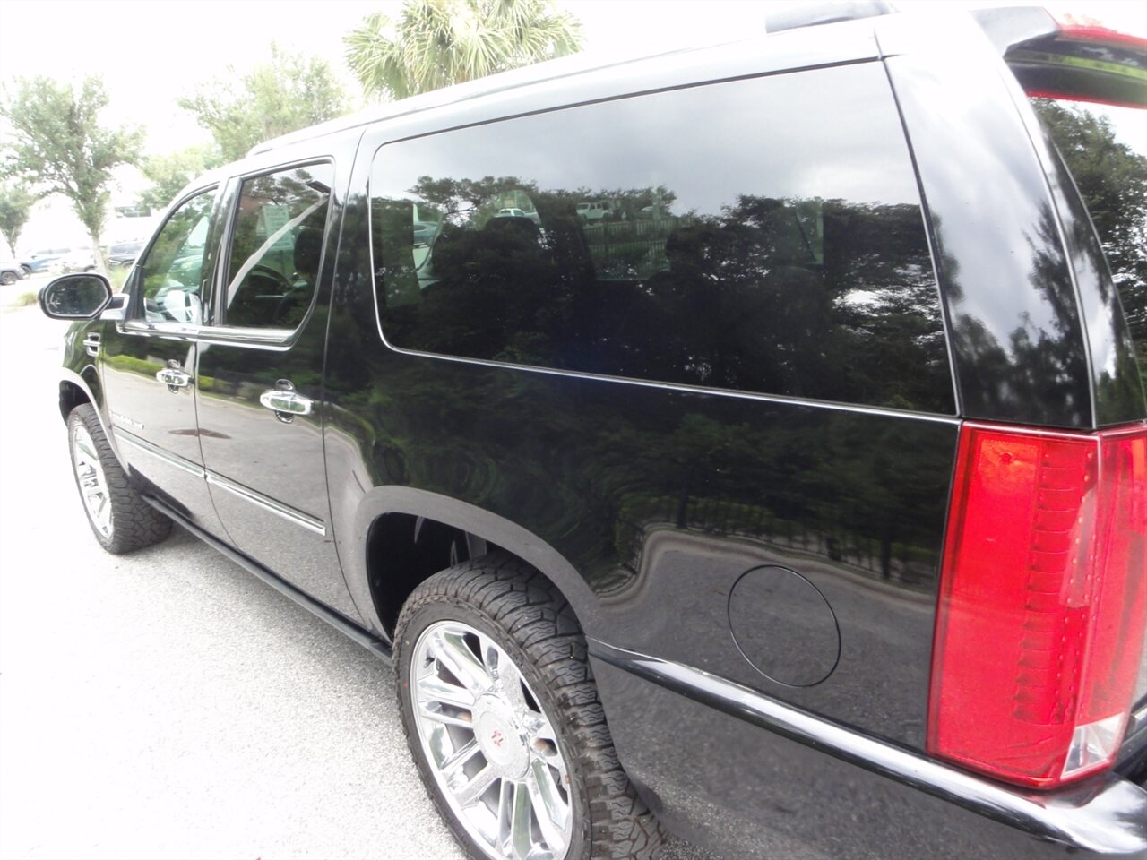 2009 Cadillac Escalade ESV Premium - Photo 12 - Deland, FL 32720