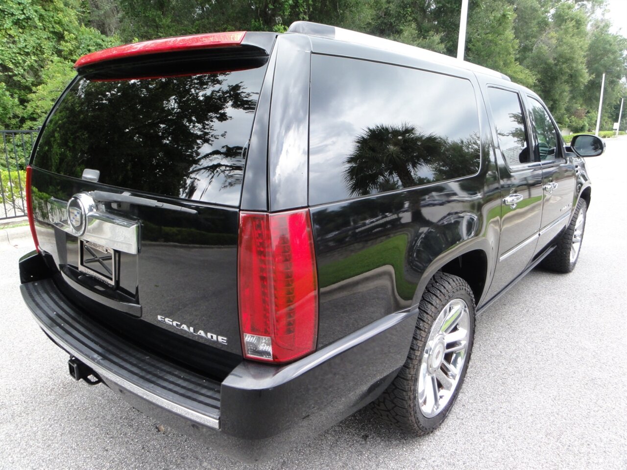 2009 Cadillac Escalade ESV Premium - Photo 3 - Deland, FL 32720