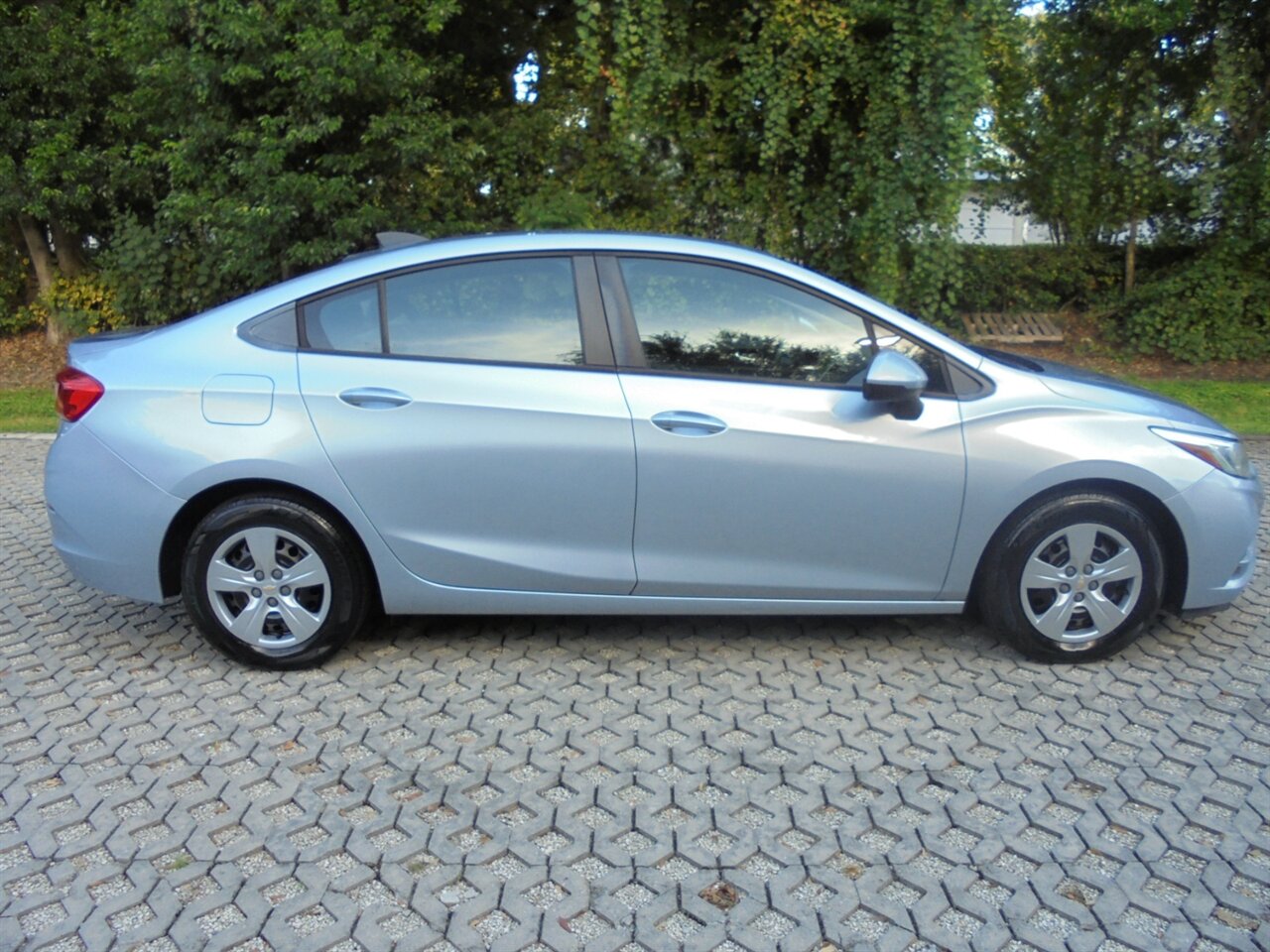 2017 Chevrolet Cruze LS Auto   - Photo 15 - Deland, FL 32720