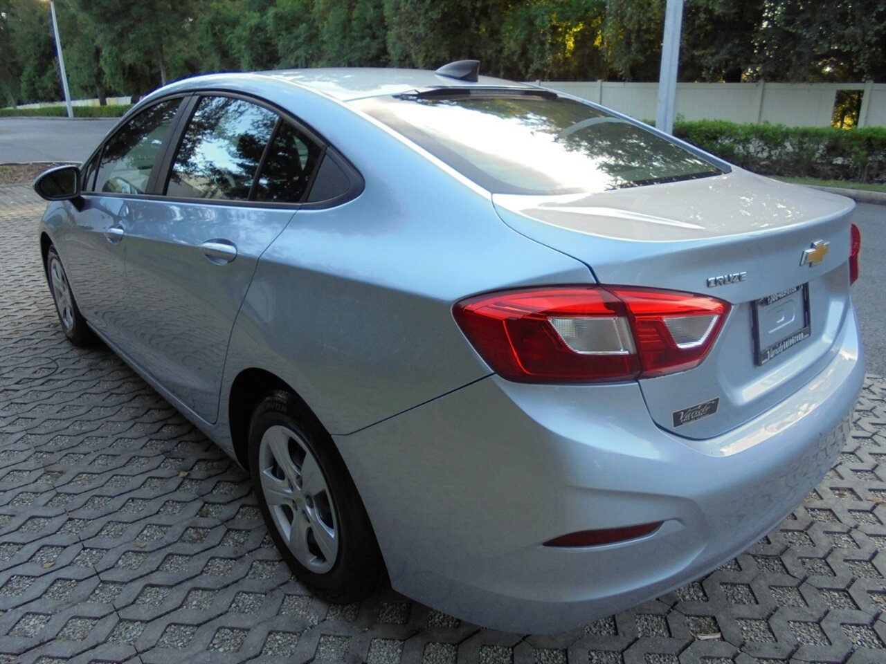 2017 Chevrolet Cruze LS Auto   - Photo 4 - Deland, FL 32720