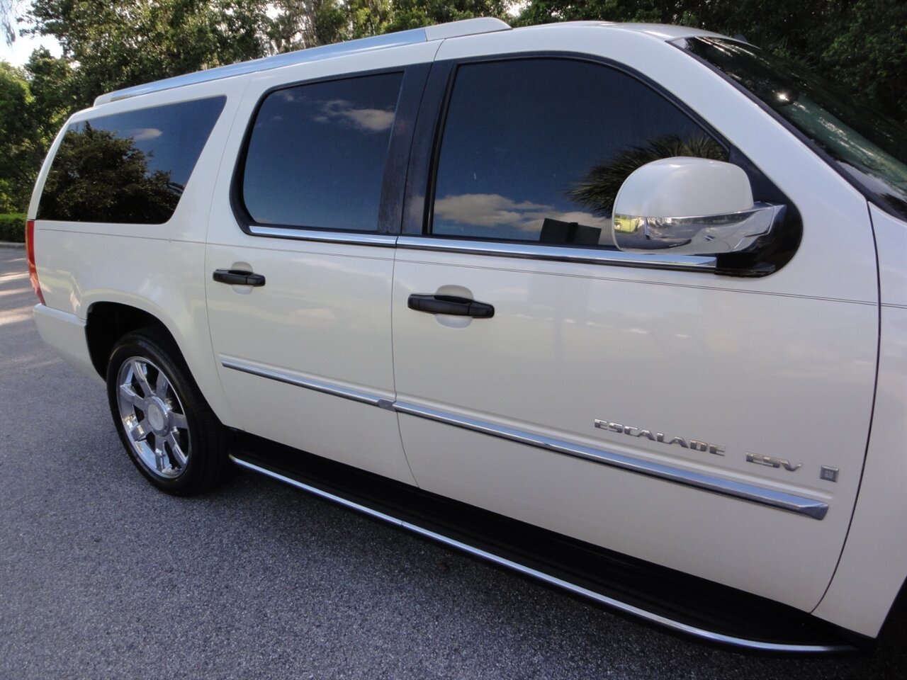 2007 Cadillac Escalade ESV Premium - Photo 9 - Deland, FL 32720