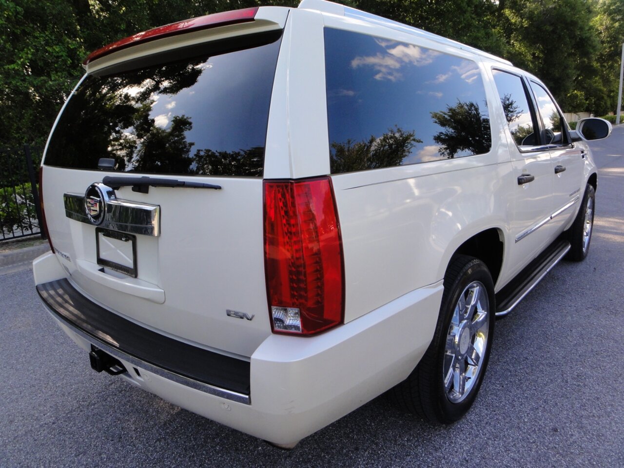2007 Cadillac Escalade ESV Premium - Photo 3 - Deland, FL 32720