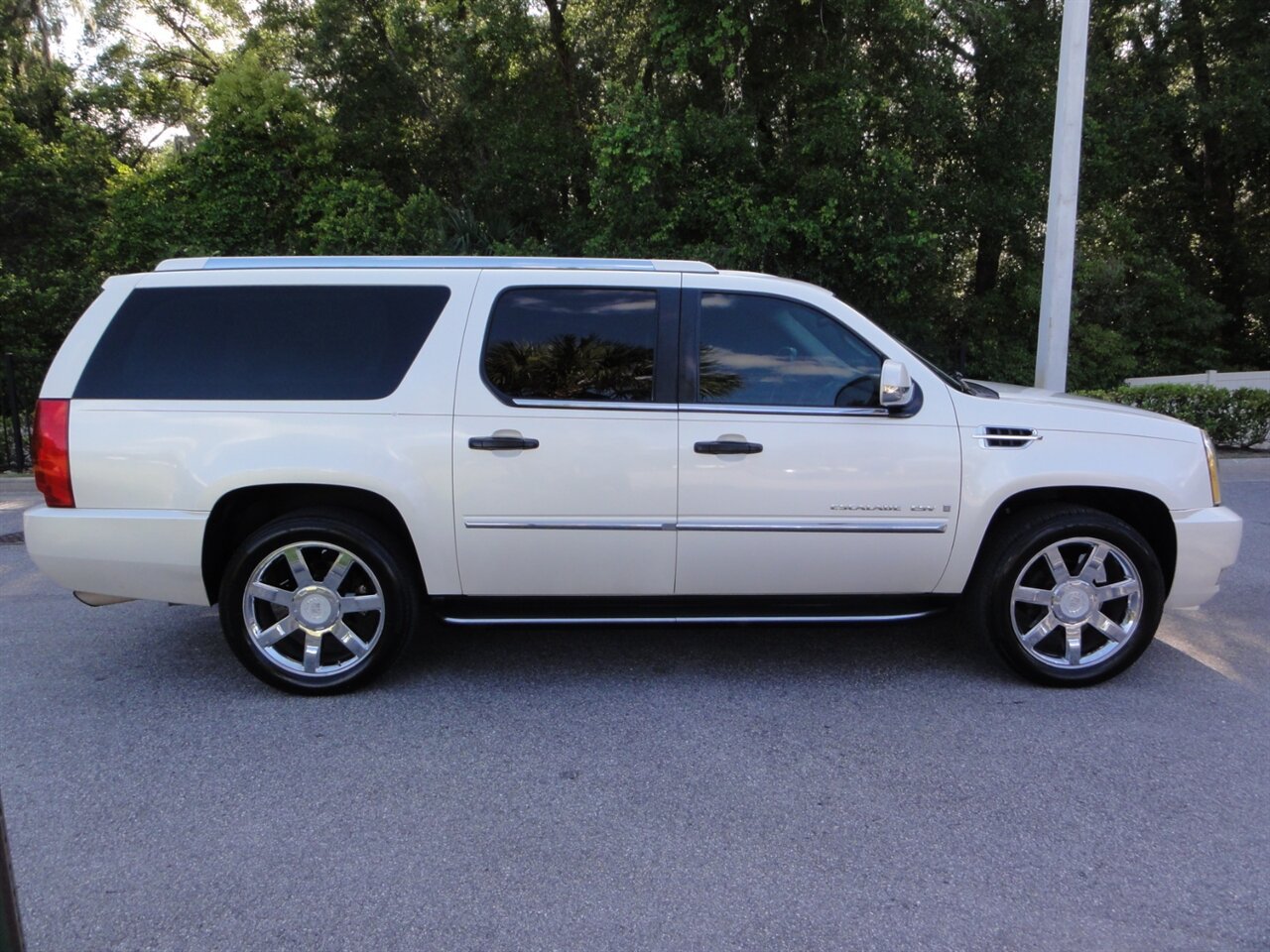 2007 Cadillac Escalade ESV Premium - Photo 16 - Deland, FL 32720
