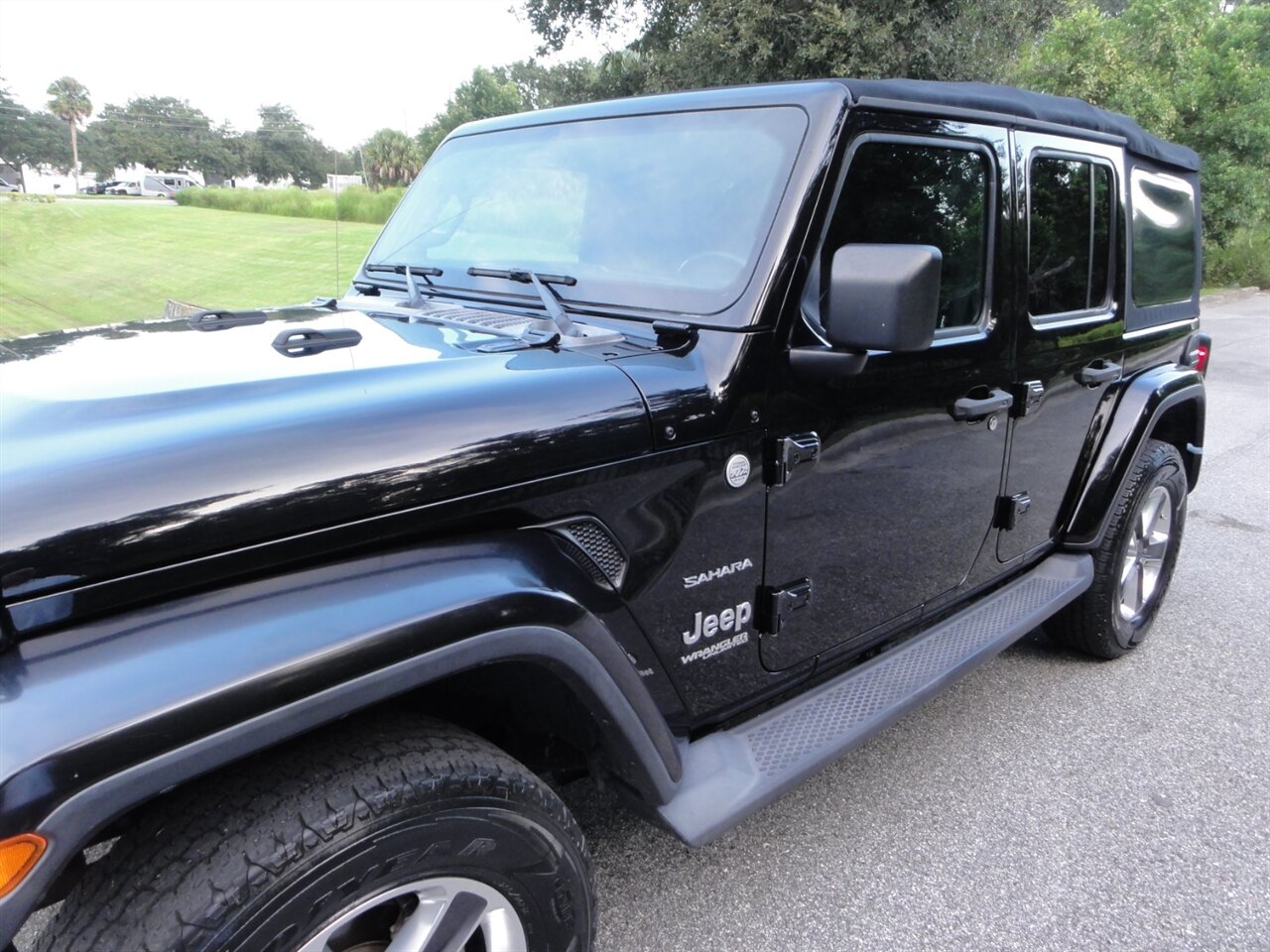 2018 Jeep Wrangler Unlimited Sahara  Premium - Photo 9 - Deland, FL 32720