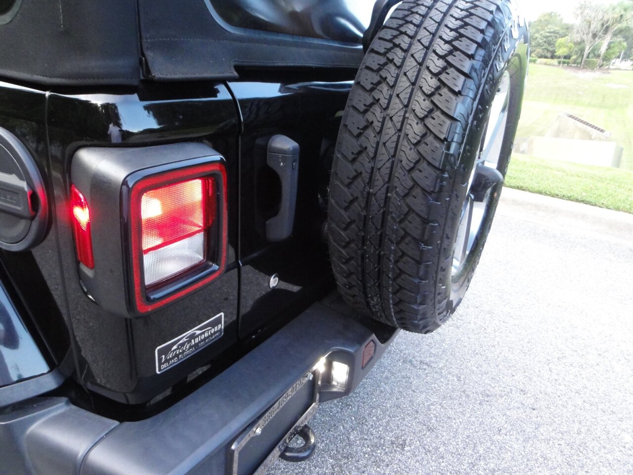 2018 Jeep Wrangler Unlimited Sahara  Premium - Photo 21 - Deland, FL 32720