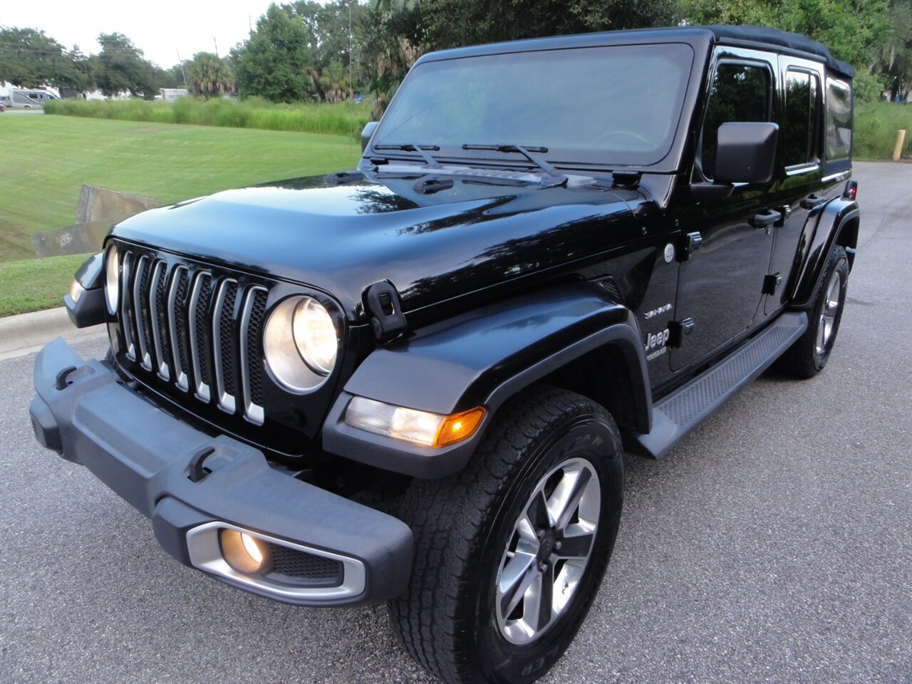 2018 Jeep Wrangler Unlimited Sahara  Premium - Photo 2 - Deland, FL 32720