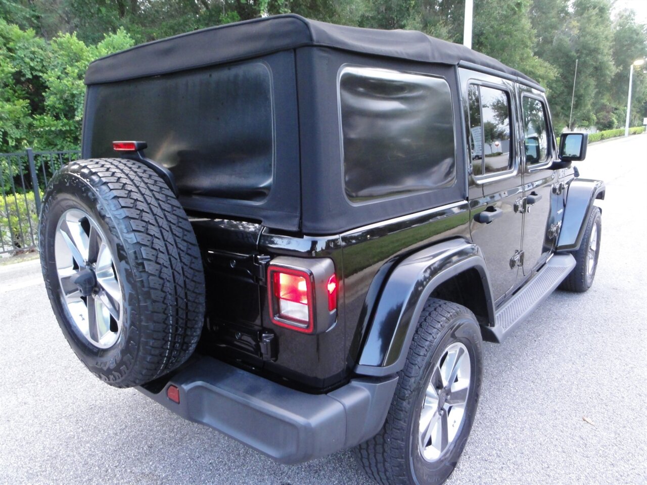 2018 Jeep Wrangler Unlimited Sahara  Premium - Photo 3 - Deland, FL 32720