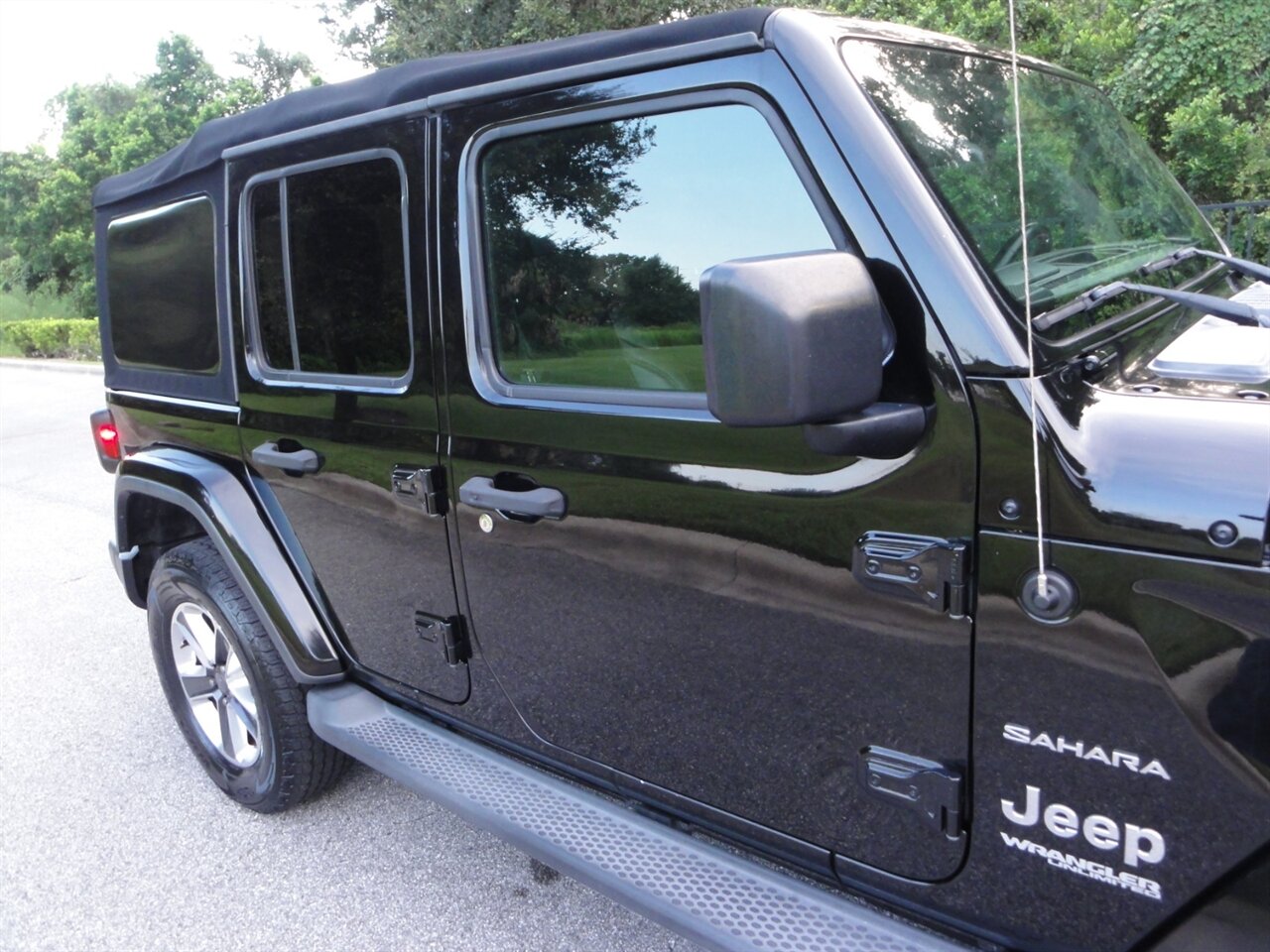 2018 Jeep Wrangler Unlimited Sahara  Premium - Photo 10 - Deland, FL 32720