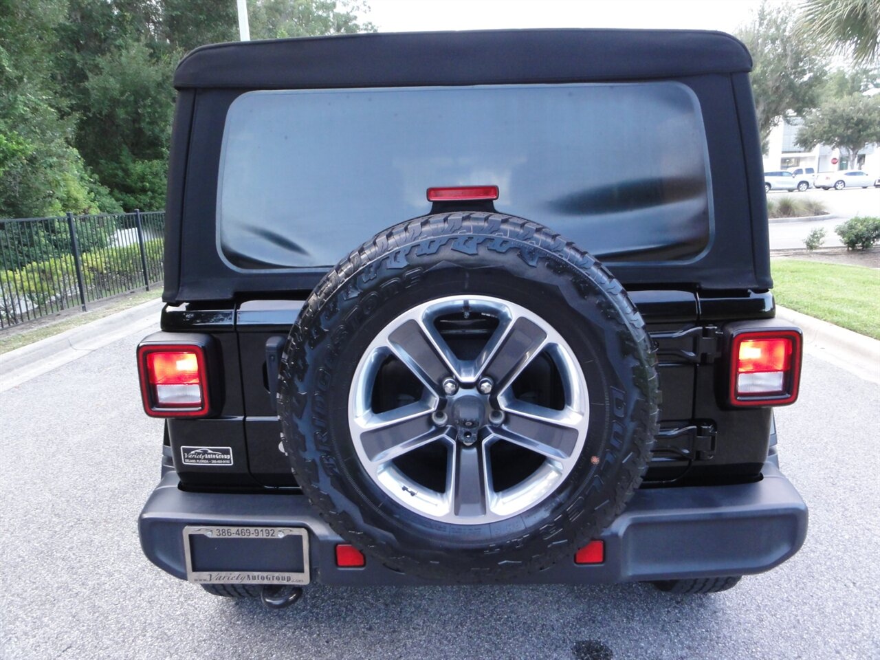 2018 Jeep Wrangler Unlimited Sahara  Premium - Photo 14 - Deland, FL 32720