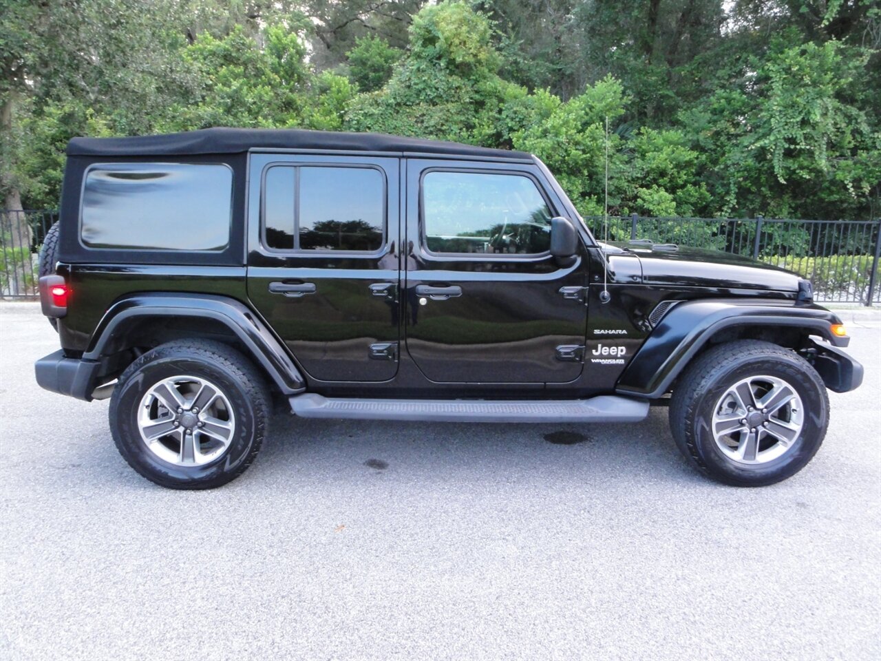 2018 Jeep Wrangler Unlimited Sahara  Premium - Photo 15 - Deland, FL 32720