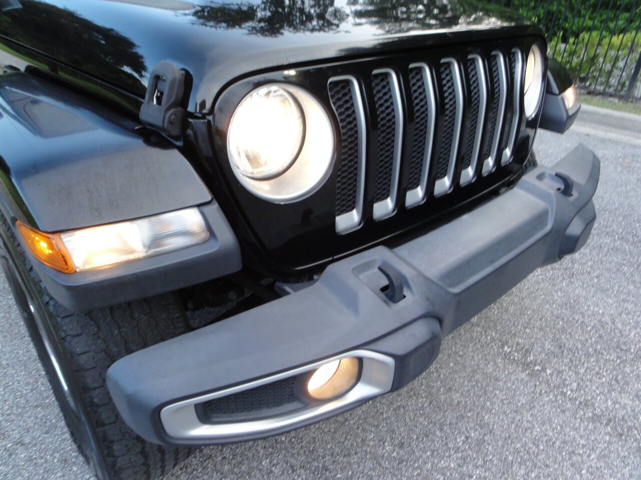 2018 Jeep Wrangler Unlimited Sahara  Premium - Photo 6 - Deland, FL 32720
