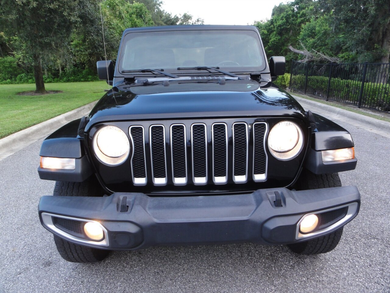 2018 Jeep Wrangler Unlimited Sahara  Premium - Photo 5 - Deland, FL 32720