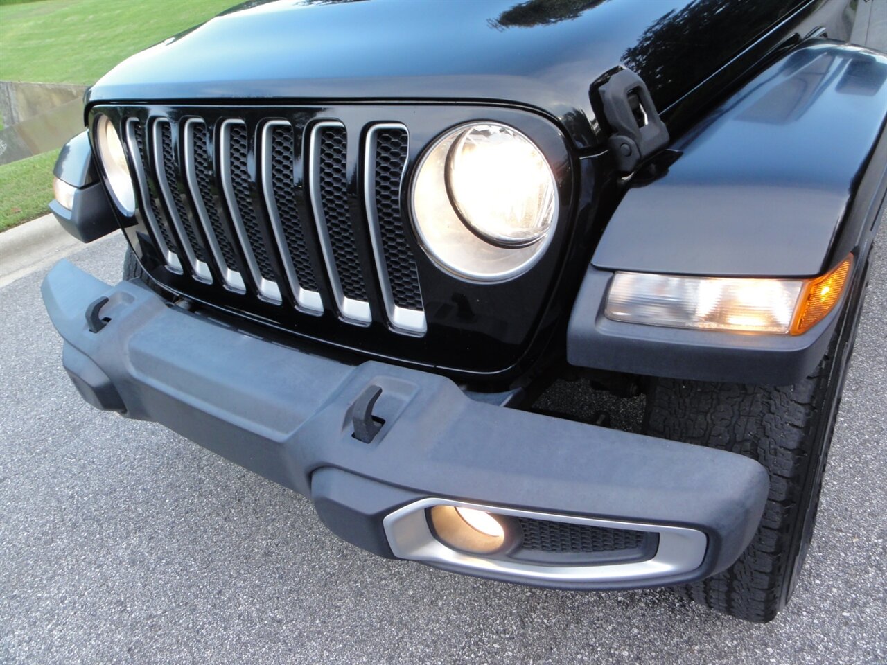 2018 Jeep Wrangler Unlimited Sahara  Premium - Photo 7 - Deland, FL 32720