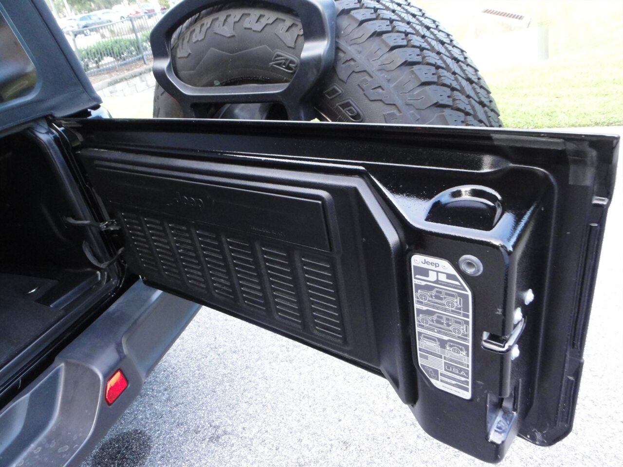 2018 Jeep Wrangler Unlimited Sahara  Premium - Photo 42 - Deland, FL 32720