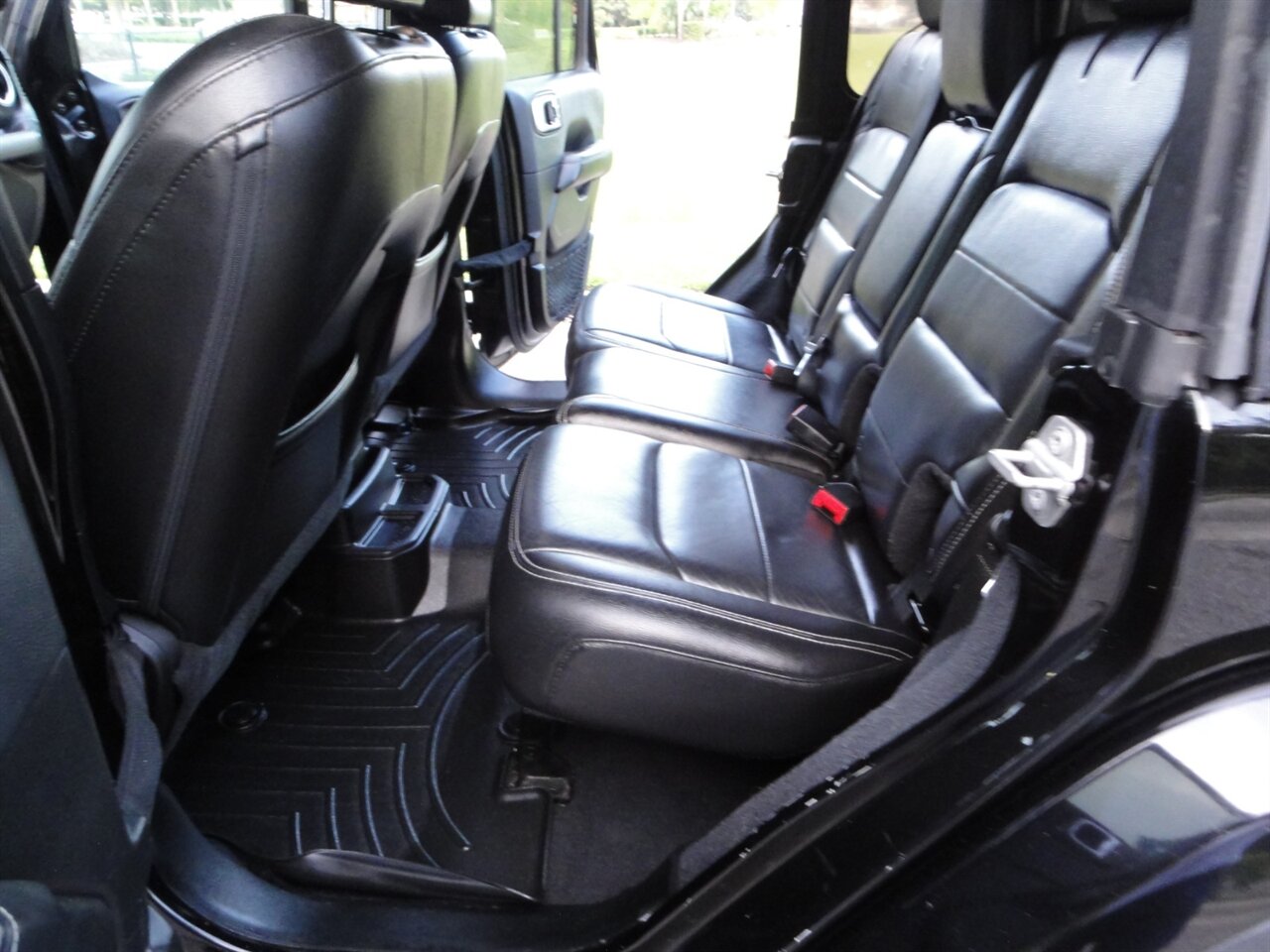 2018 Jeep Wrangler Unlimited Sahara  Premium - Photo 36 - Deland, FL 32720