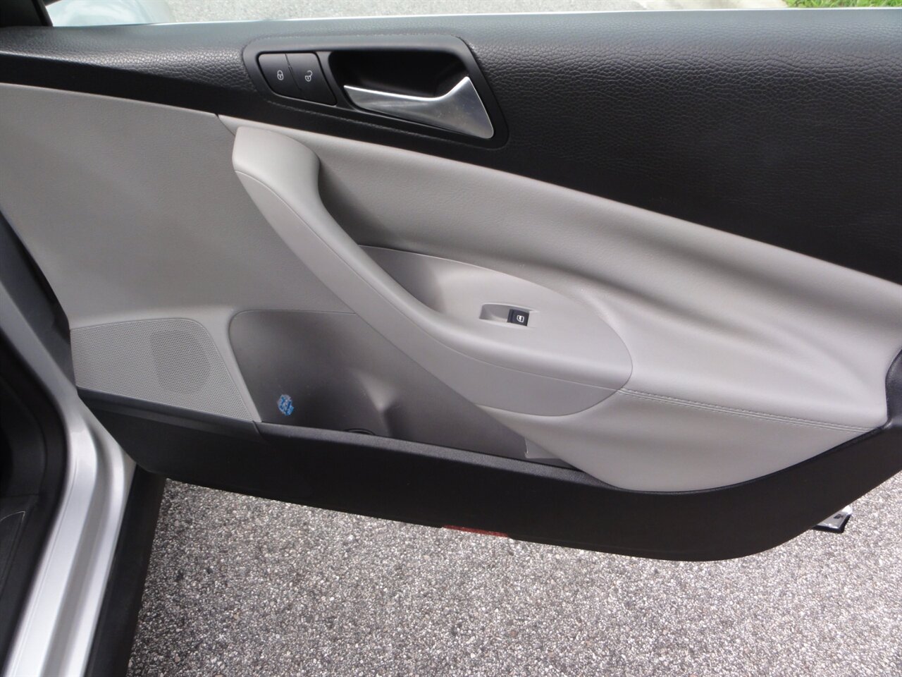 2009 Volkswagen Passat Komfort   - Photo 41 - Deland, FL 32720