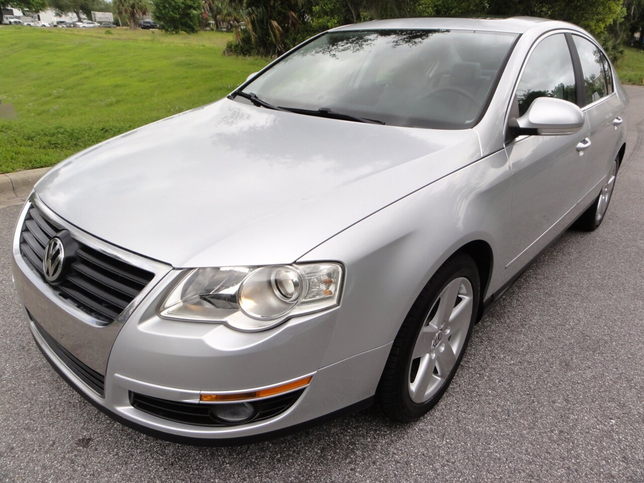 2009 Volkswagen Passat Komfort   - Photo 2 - Deland, FL 32720