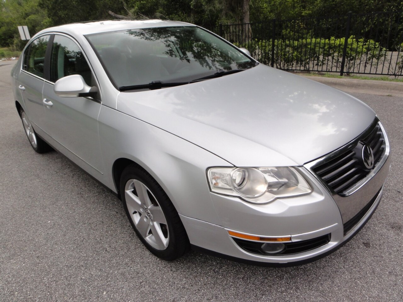 2009 Volkswagen Passat Komfort   - Photo 1 - Deland, FL 32720