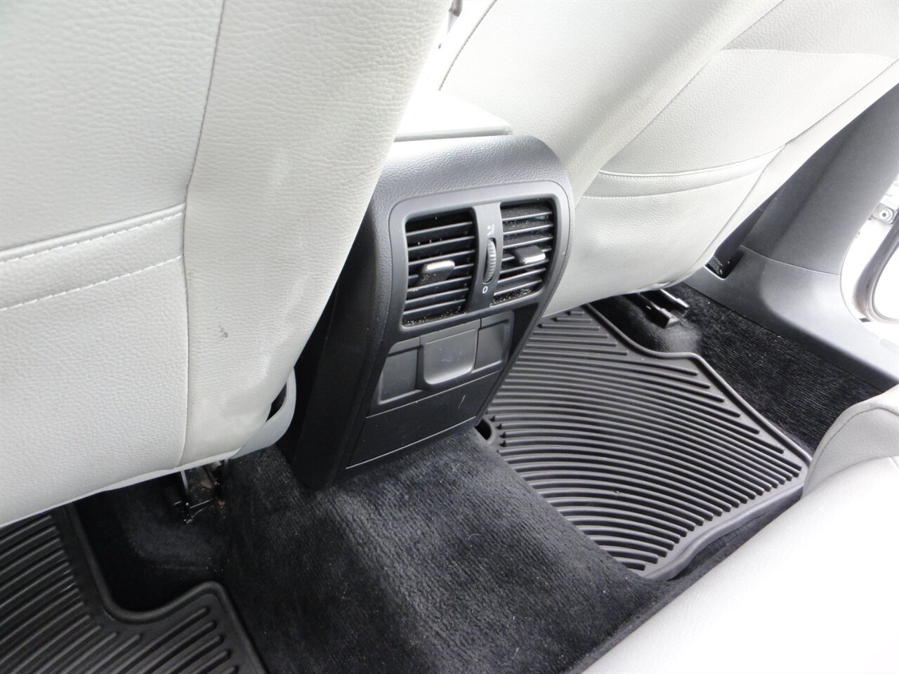 2009 Volkswagen Passat Komfort   - Photo 33 - Deland, FL 32720