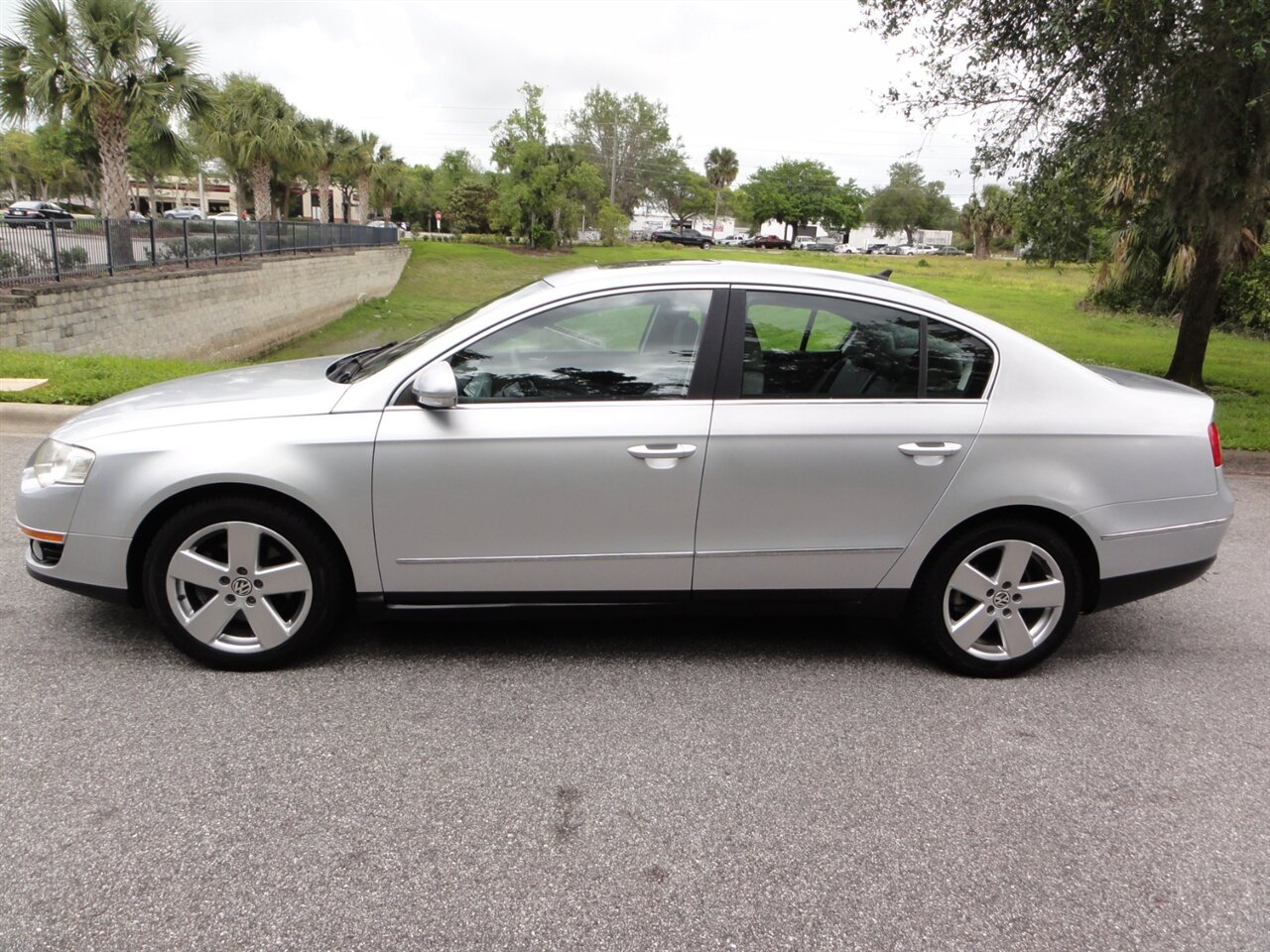 2009 Volkswagen Passat Komfort   - Photo 16 - Deland, FL 32720