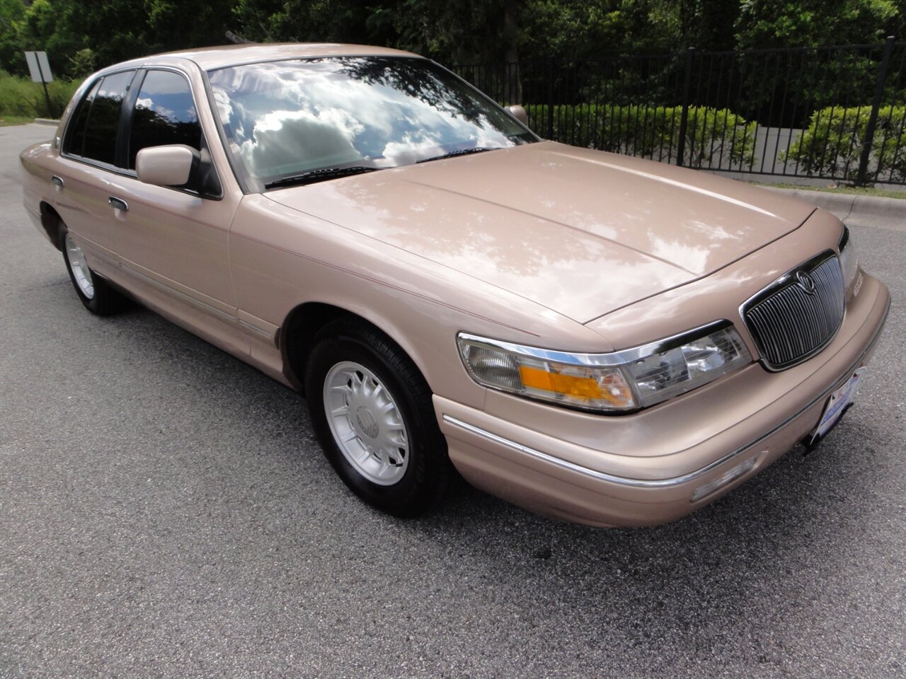 1996 Mercury Grand Marquis LS  Premium - Photo 1 - Deland, FL 32720