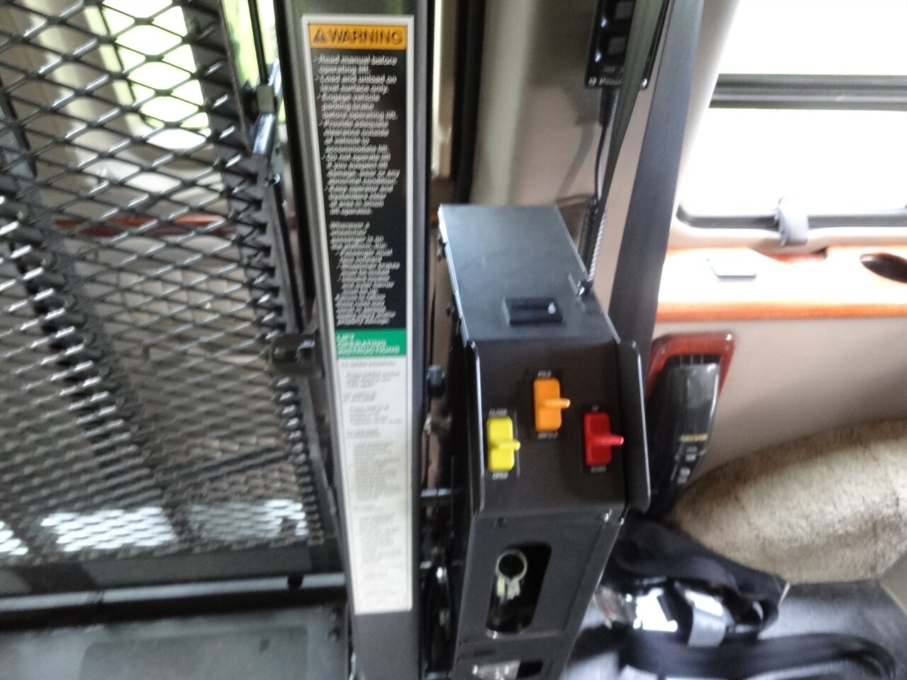 2004 Ford E-Series Chassis E-250   - Photo 44 - Deland, FL 32720