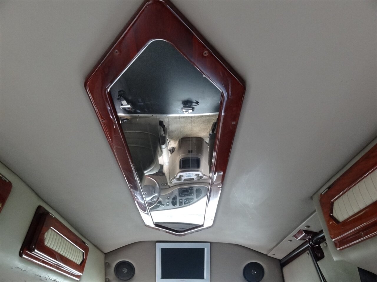 2004 Ford E-Series Chassis E-250   - Photo 60 - Deland, FL 32720