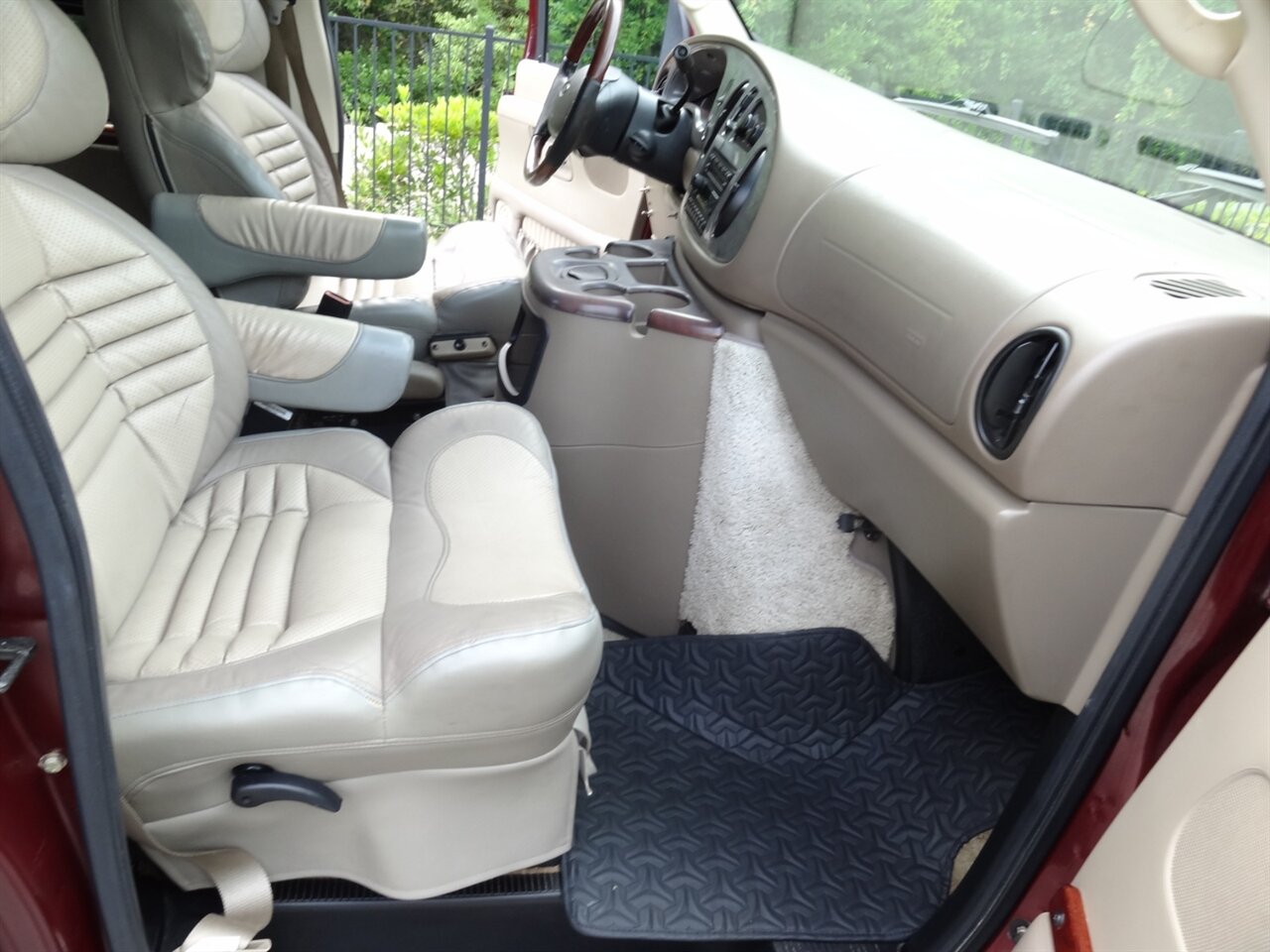 2004 Ford E-Series Chassis E-250   - Photo 50 - Deland, FL 32720