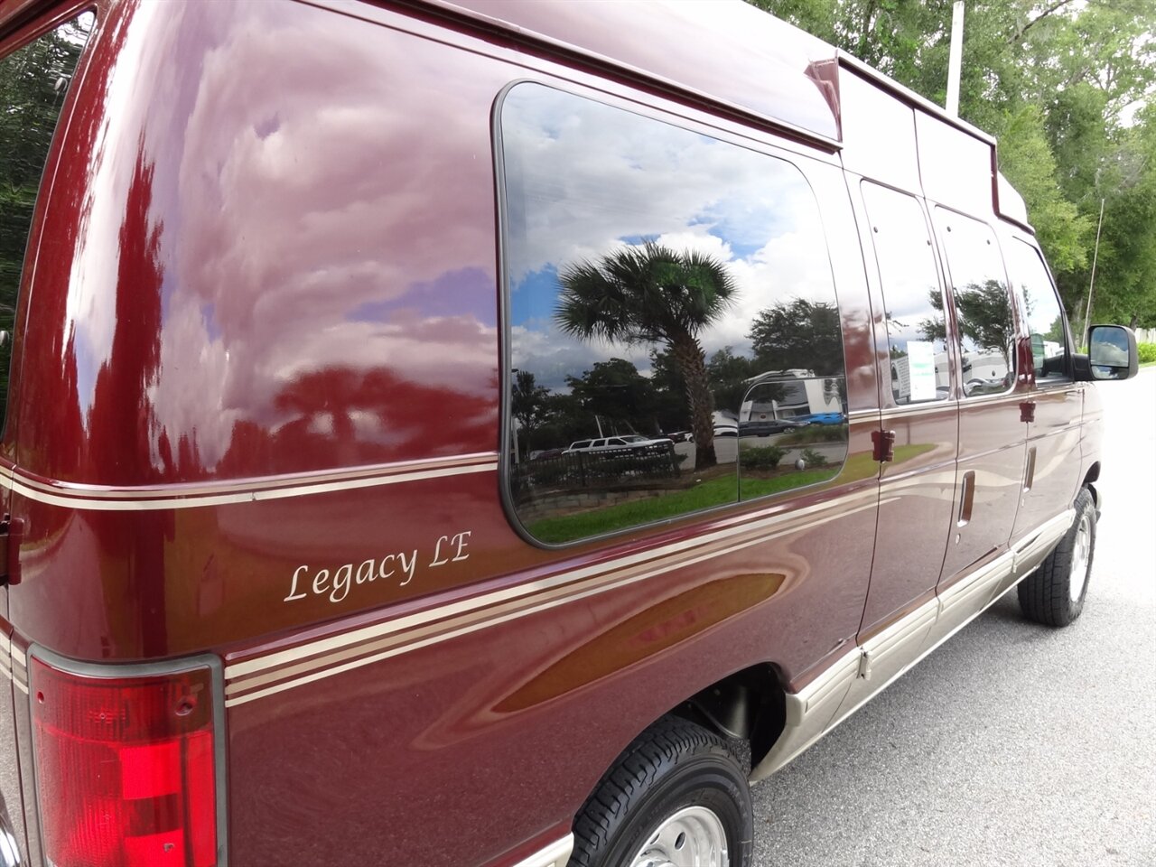 2004 Ford E-Series Chassis E-250   - Photo 14 - Deland, FL 32720