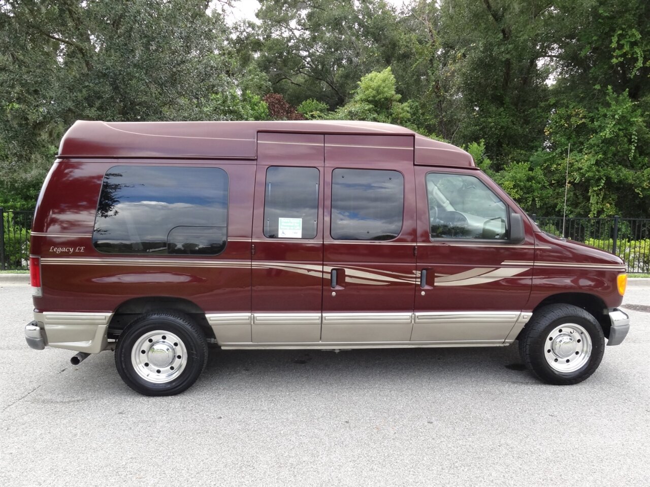2004 Ford E-Series Chassis E-250   - Photo 17 - Deland, FL 32720