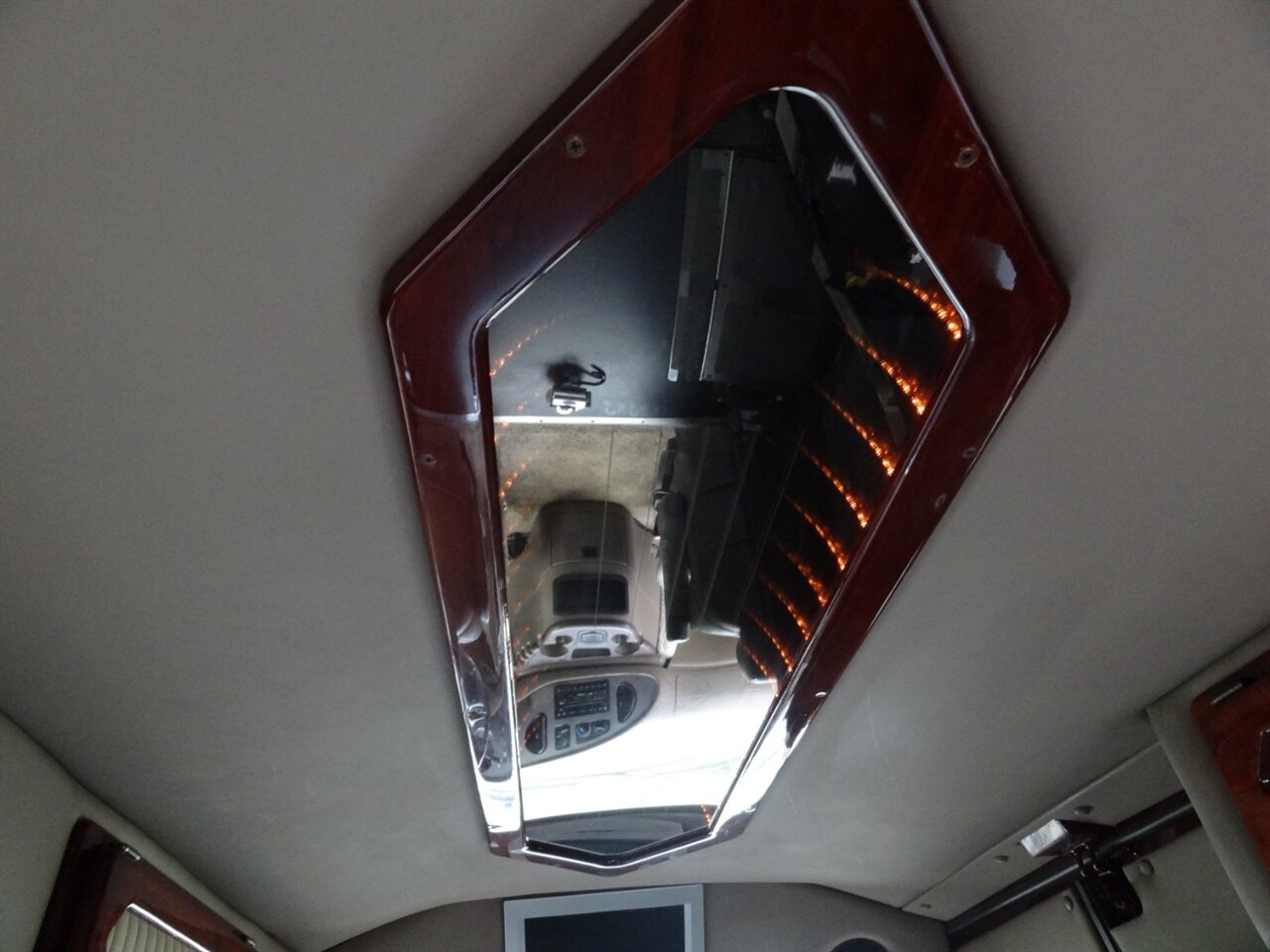 2004 Ford E-Series Chassis E-250   - Photo 71 - Deland, FL 32720