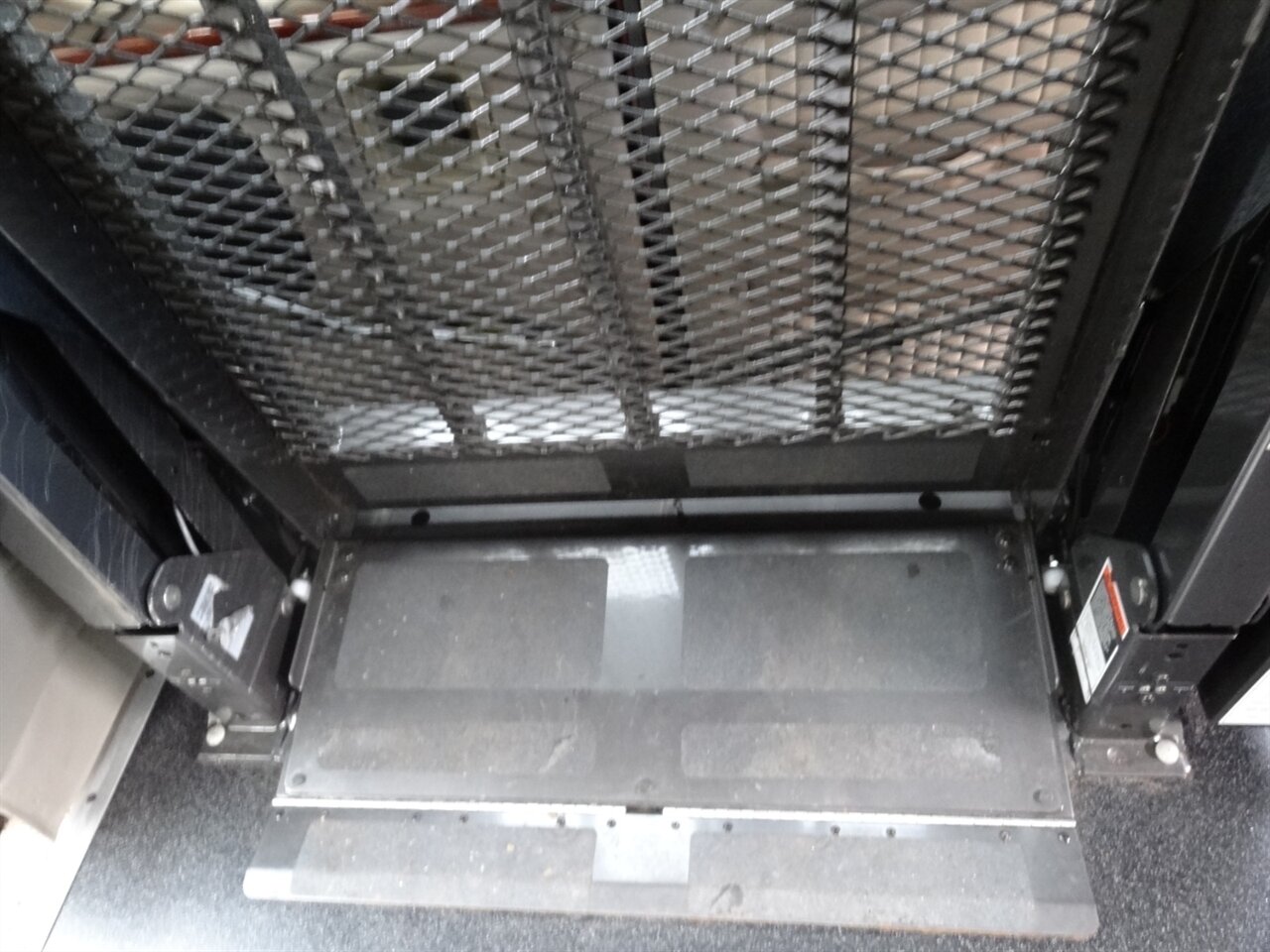 2004 Ford E-Series Chassis E-250   - Photo 42 - Deland, FL 32720