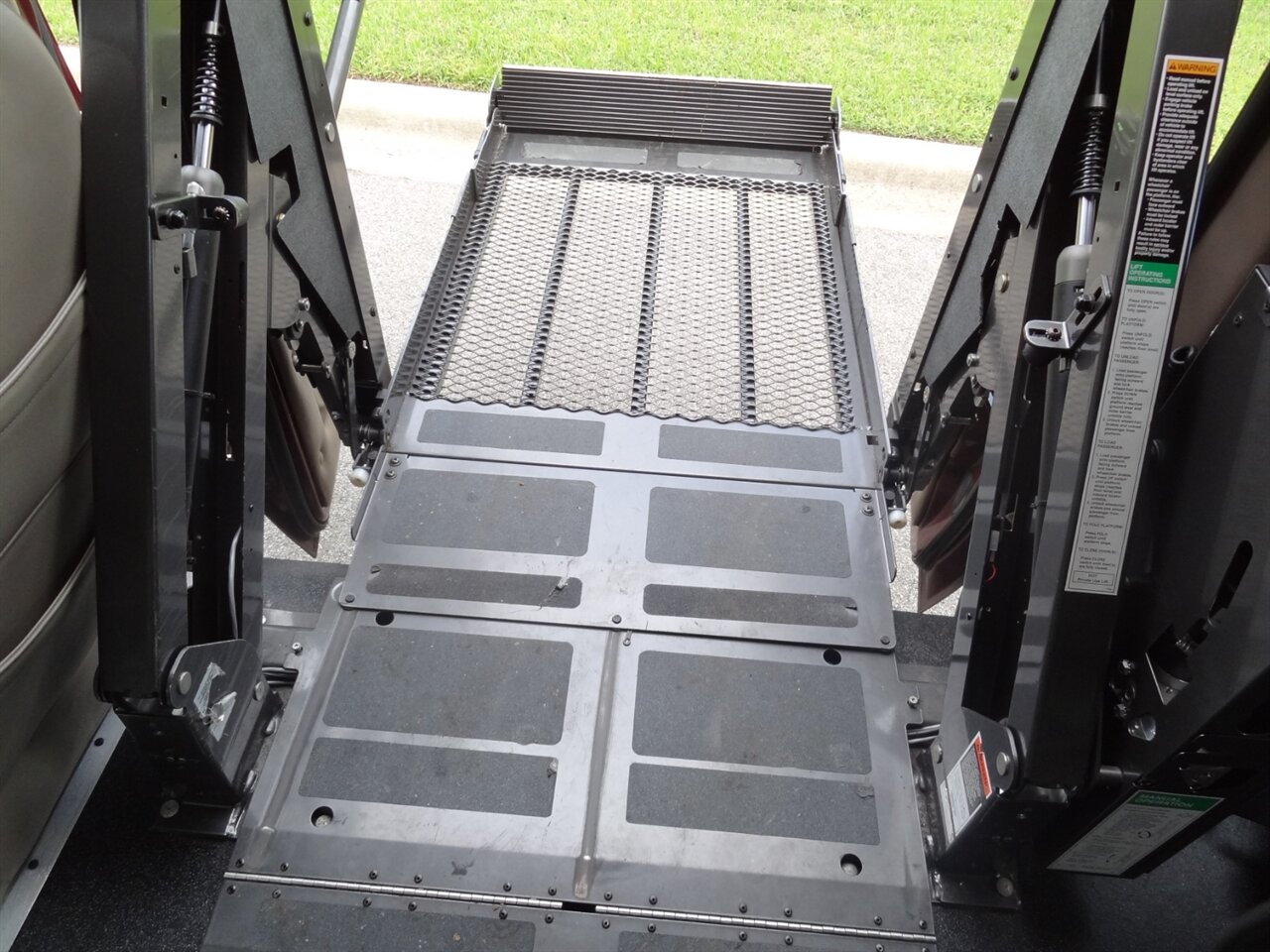 2004 Ford E-Series Chassis E-250   - Photo 43 - Deland, FL 32720