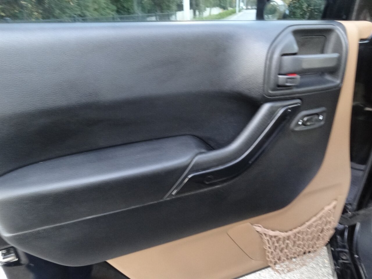 2012 Jeep Wrangler Unlimited Sahara   - Photo 38 - Deland, FL 32720