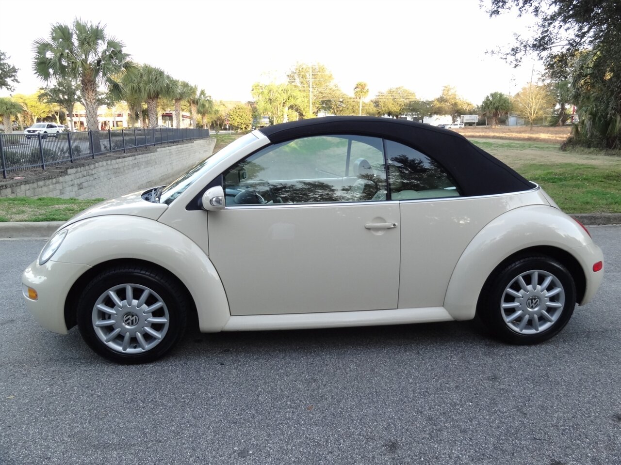 2005 Volkswagen New Beetle Convertible GLS   - Photo 17 - Deland, FL 32720