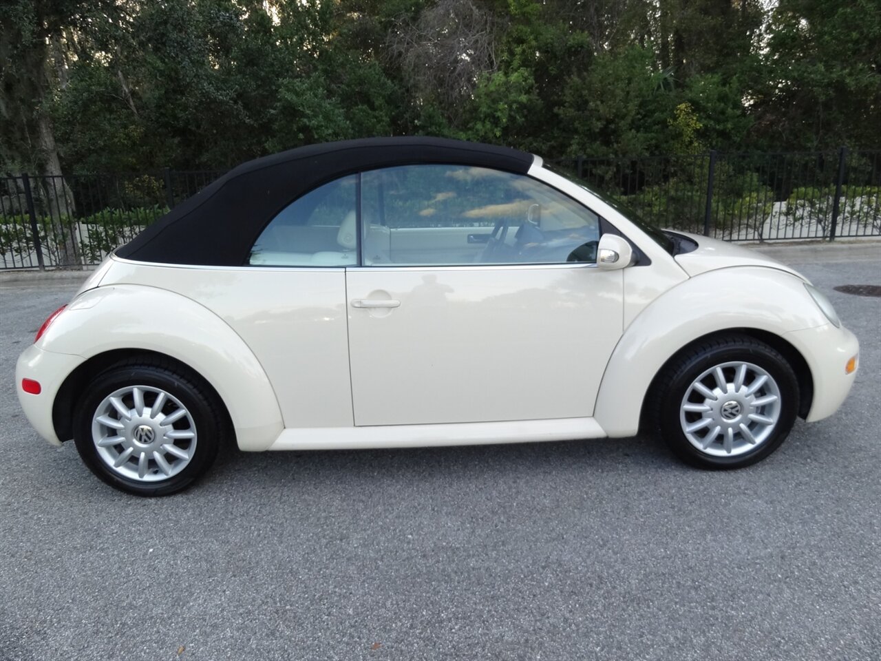 2005 Volkswagen New Beetle Convertible GLS   - Photo 16 - Deland, FL 32720