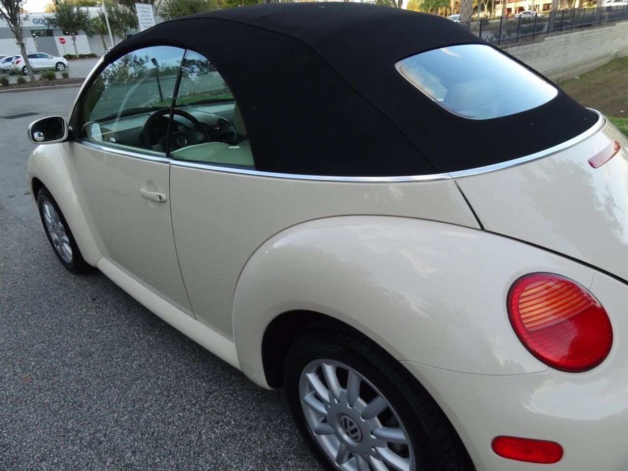 2005 Volkswagen New Beetle Convertible GLS   - Photo 12 - Deland, FL 32720