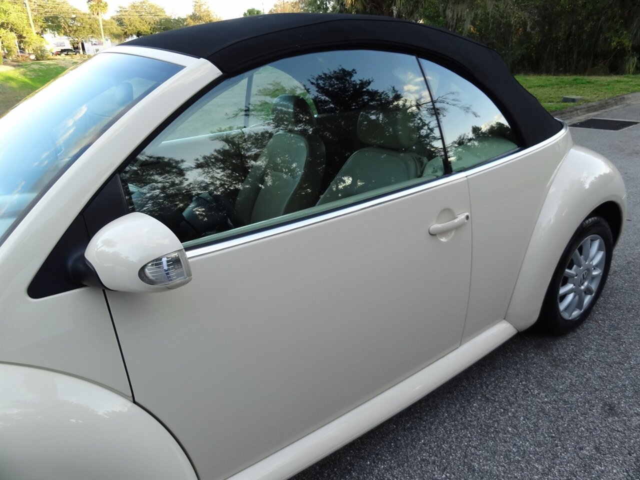 2005 Volkswagen New Beetle Convertible GLS   - Photo 11 - Deland, FL 32720