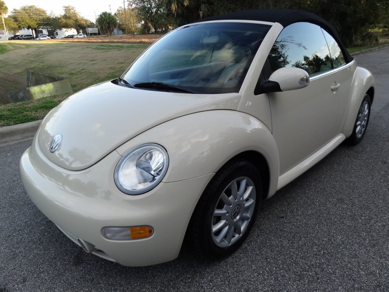 2005 Volkswagen New Beetle Convertible GLS   - Photo 2 - Deland, FL 32720