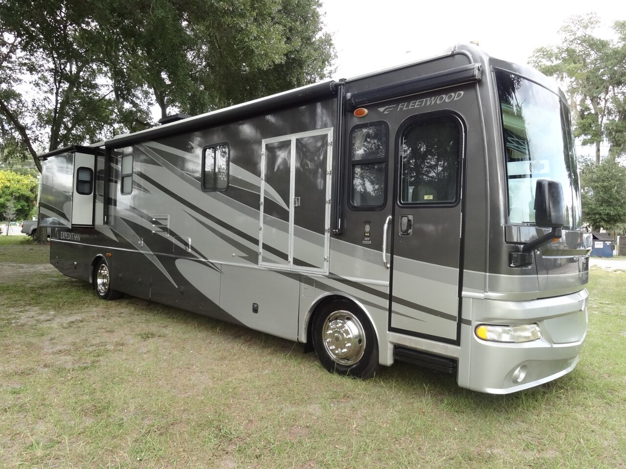 2007 Fleetwood Expedition 38N - Photo 7 - Deland, FL 32720