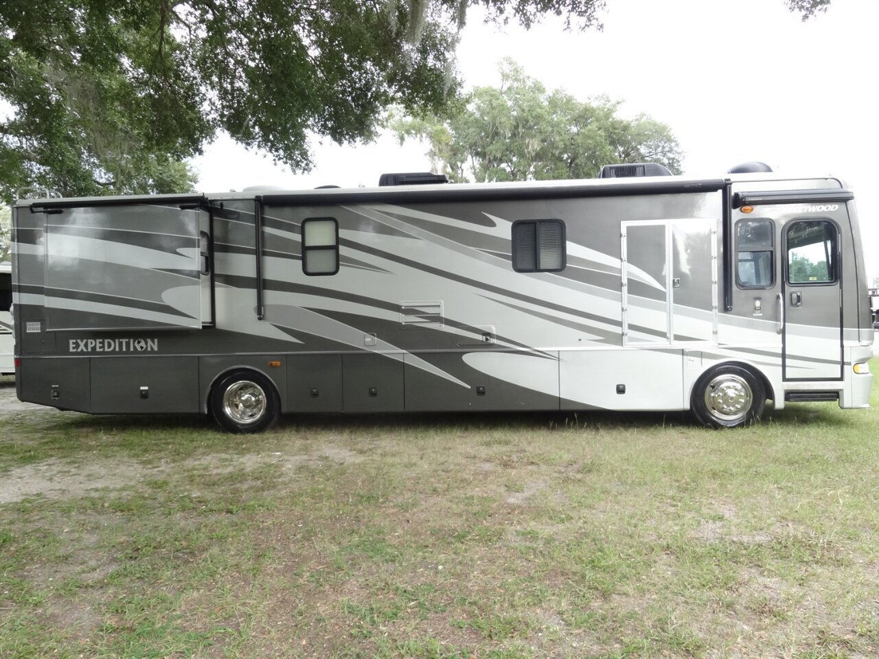2007 Fleetwood Expedition 38N - Photo 8 - Deland, FL 32720