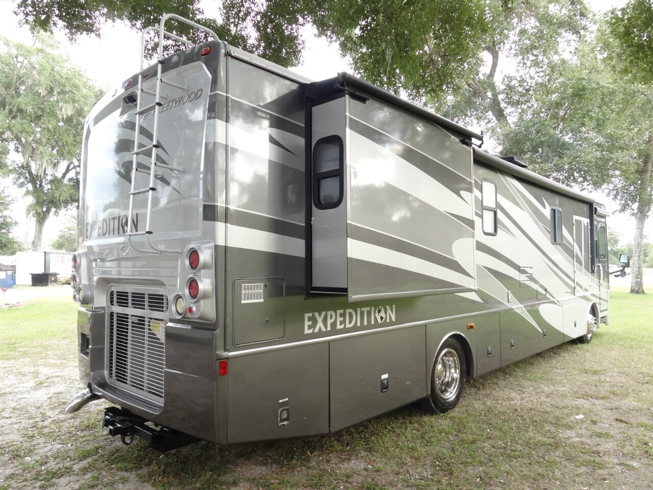 2007 Fleetwood Expedition 38N - Photo 10 - Deland, FL 32720