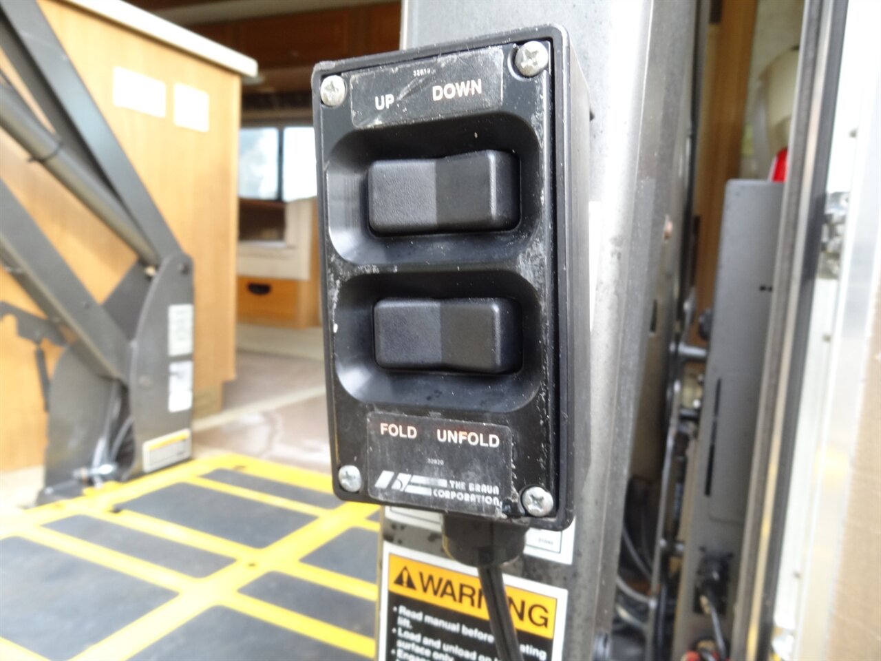 2007 Fleetwood Expedition 38N - Photo 24 - Deland, FL 32720