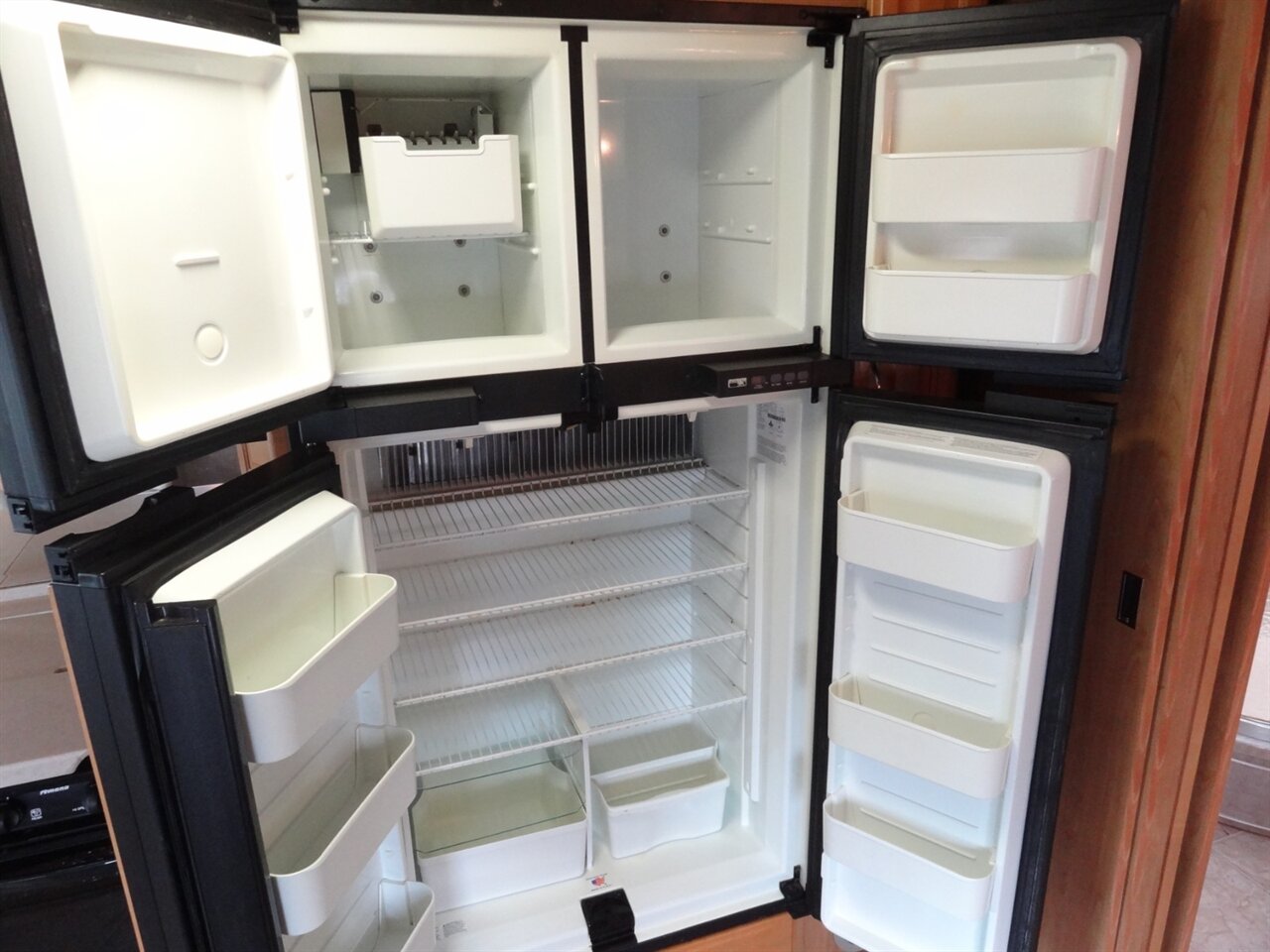 2007 Fleetwood Expedition 38N - Photo 70 - Deland, FL 32720